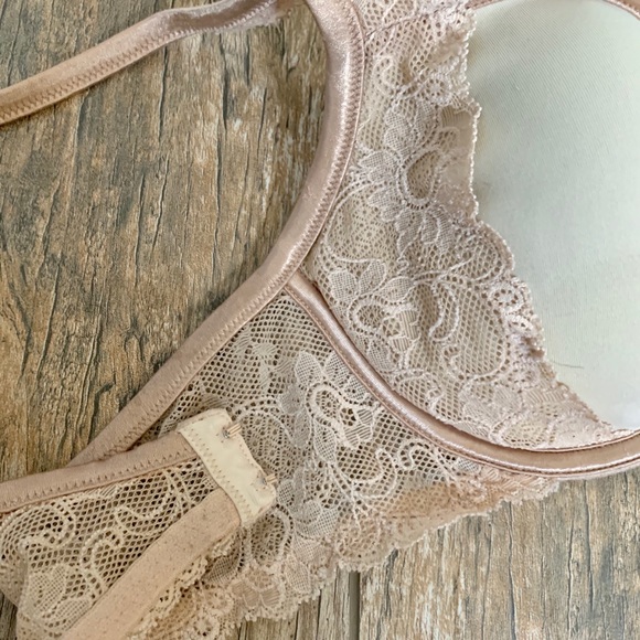 Four Victoria’s Secret Bras-Size 36C - Picture 6 of 15